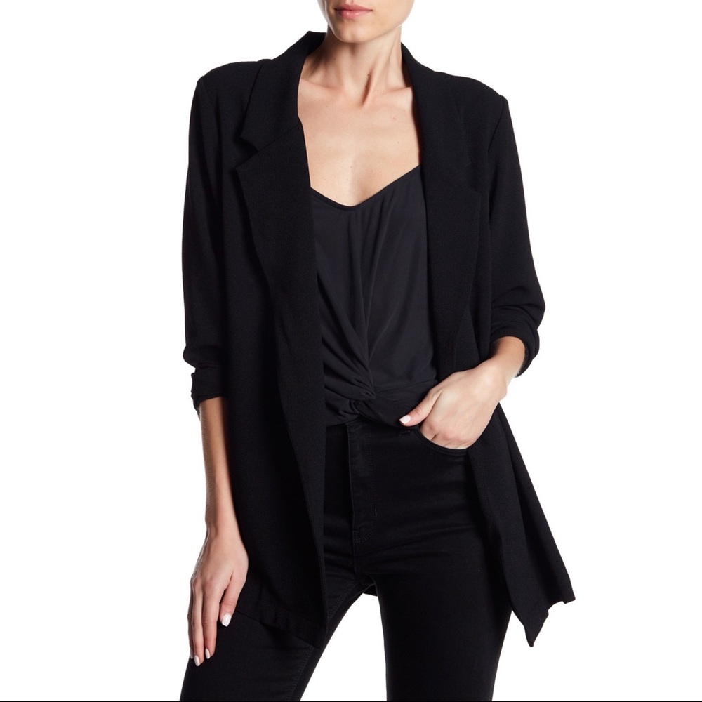 Lush
Novak Crepe Blazer